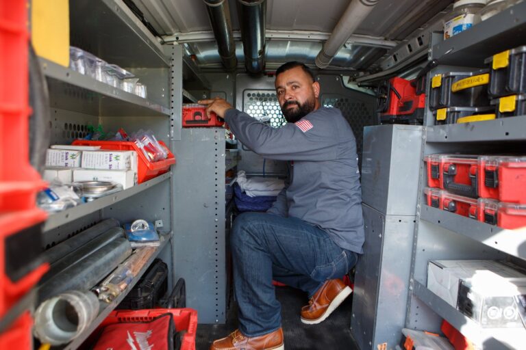 b10 JA215049 768x512