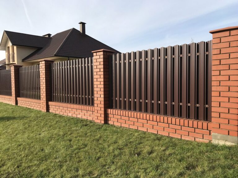brown metallic corrugated fence 1024x768 1 768x576