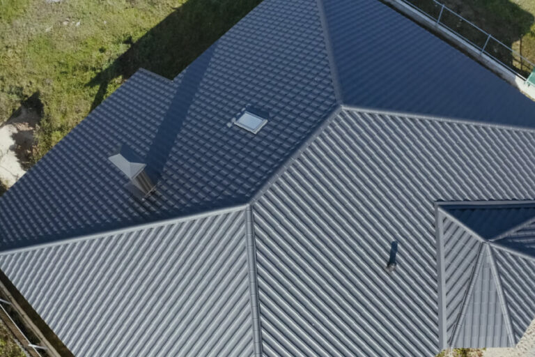 metal roof contractors 11 768x512