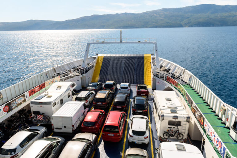 car moving services 768x513