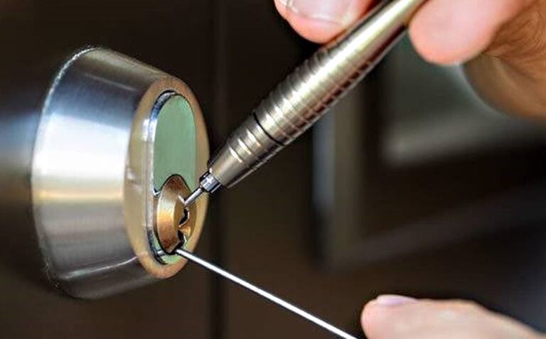 emergency locksmith repair 768x477